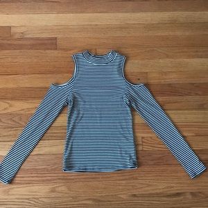 Mock-neck stripped long sleeve.